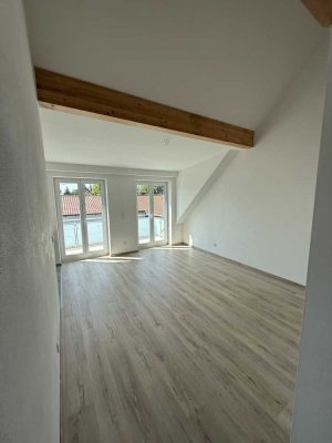 Stilvolle, neuwertige 2,5-Raum-Maisonette-Wohnung mit geh. Innenausstattung mit Balkon