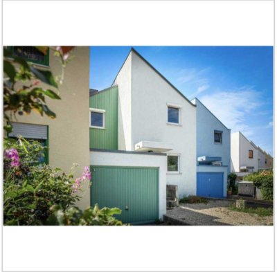 Reihenmittelhaus (5 Zimmer) in stadtnaher Lage - renovierungsbedürftig