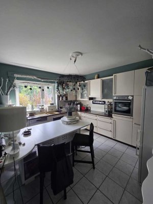 Haus mit eigenem Solar-Strom neuer Wärmepumpe und Wallbox für ihr E-Auto. Traumhafter Garten inkl.