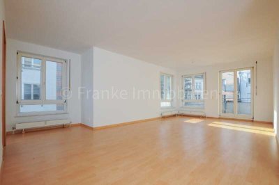 Blasewitz - Helle 2 Zi. Wohnung inkl. EBK, Balkon und TG-Stellplatz