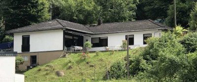 WUNDERVOLLER GROẞER WINKELBUNGALOW MIT RHEINBLICK, IHR TRAUMHAUS AN DER LORELEY