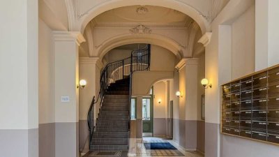 Kernsanierte 2,5-Zimmer-Altbauwohnung mit Balkon, TG-Stellplatz und Denkmal-AfA in Frankfurt am Main