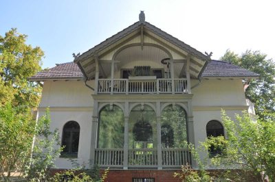 Stilvolle 3-Zimmer-Wohnung im Denkmal mit großem Garten - provisionsfrei