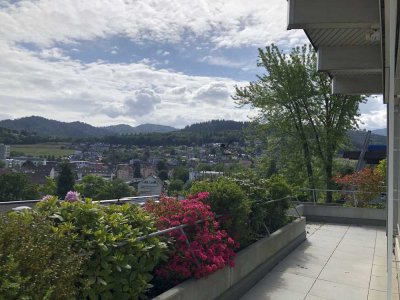 Lage und Aussicht für Ihre Lebensqualität: Großzügige Liegenschaft mit 4 Wohneinheiten