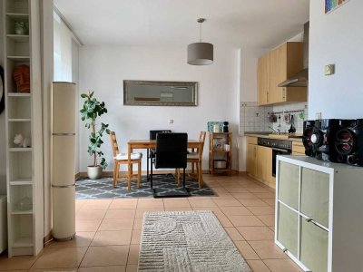 Helle 2-Zimmer DG mit EBK und Terrasse