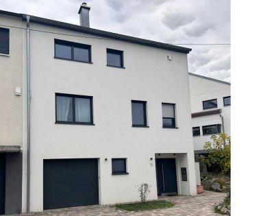 Schöne 5-Zimmer-Doppelhaushälfte mit gehobener Ausstattung in Karlsruhe Stupferich