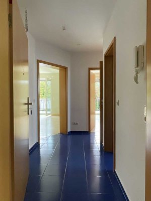 Helle 2-Zimmer-Wohnung mit großzügigem Balkon und Grünblick, Keller und Tiefgarage