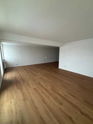 Erstbezug nach Renovierung: Attraktive 3-Zimmer-Wohnung in zentraler Lage v. Mörfelden