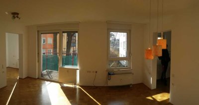 Seniorenwohnung:  1,5 Zimmer im 1. OG mit Balkon