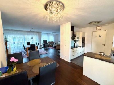 4-Zimmer-Stadtwohnung mit Aufzug, Einbauküche, 2 Balkone  und  Garage