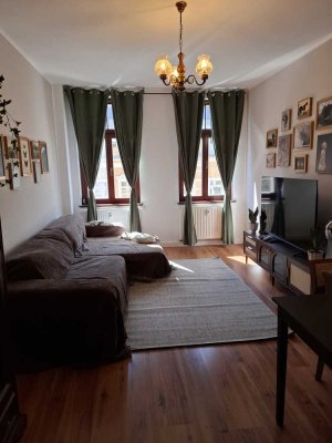 2-Zimmer, Küche, Balkon & Bad mit Wanne & Fenster