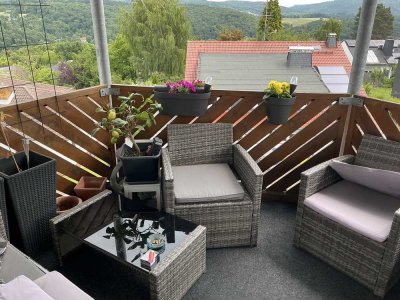 Schöne und gepflegte 3-Zimmer-Dachgeschosswohnung mit Balkon und Garten in Eppstein