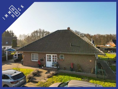 Schöner Winkelbungalow mit Wintergarten