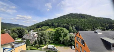 Balkon u. 2 Bäder, renovierte 5-Raum Wohnung!