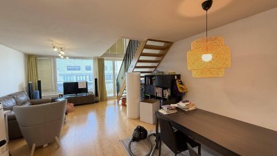 Tokiostraße / Kirschblütenpark: VIS / Japanische Schule: Möblierte 4 Zimmer-Maisonetten-Wohnung mit einer Loggia und Terrasse + optionaler Garagenstellplatz!