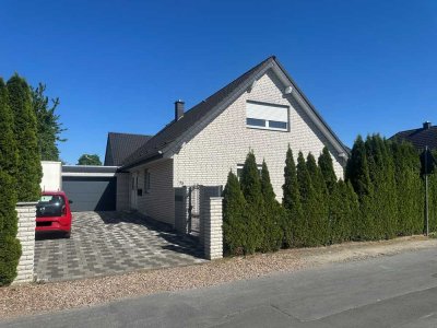 Bj. 1998: Energieeffizienzklasse C hat dieses große, grundsolide 1-2 Familienhaus in begehrter Lage.