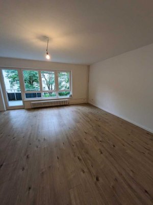 Geräumige, moderne 1 Zimmerwohnung mit Einbauküche und Balkon zu vermieten!