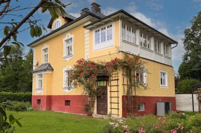 WG-geeignet: Stilvolle Altbauwohnung in historischer Ceconi-Villa – Wohnen in bester Lage von Aigen