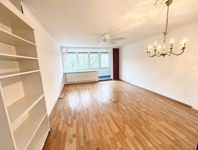 zum Selbstbezug oder als Kapitalanlage: Helle 2-ZKB-Wohnung mit Fensterfront und zwei Balkonen