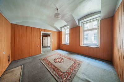 Verwirklichen Sie Ihre Wohnideen! Sanierungsbedürftiger Altbau mit Terrasse beim Radetzkyplatz!