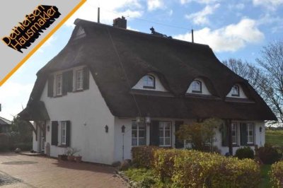 Verkauf eines individuellen Reetdachhauses mit Wiesenblick zw. Heide und Wesselburen in Nordseenähe