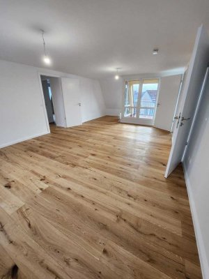 Wohnen am Tierpark: Moderne und helle Wohnung mit großem Balkon wartet auf Mieter!