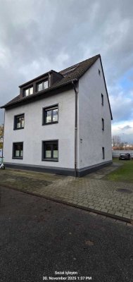Helle 3,5-Zimmer Maisonette-Wohnung im 2. OG in Duisburg-Hüttenheim