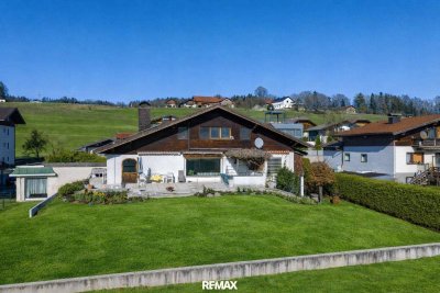 Großzügiges Haus mit Entwicklungspotenzial, Hallenbad, Wellness und Bergblick