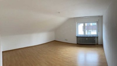Gepflegte 3 Zi-DG-Wohnung mit Garage in Neureut-Kirchfeld