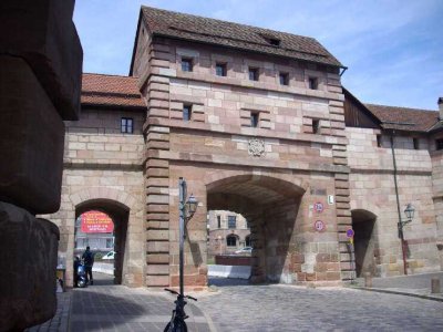 Top Saniert! Sonniges 1-Zimmer Appartement mit Südbalkon und Einbauküche direkt an der Burg