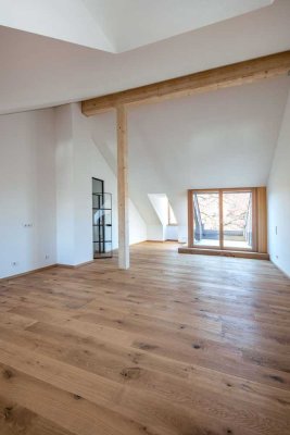 Beeindruckende, großzügige DG-Wohnung mit sehr viel Charme