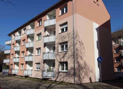 Ziehen Sie ein in Ihr neues Zuhause ! Renovierte 3-Zimmer Wohnung!