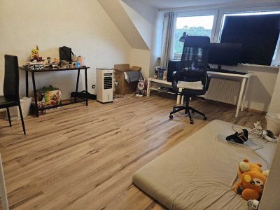 Vermietete Dachgeschosswohnung mit ca. 58 m² Wohnfläche und 2 Zimmern in ruhiger Innenst