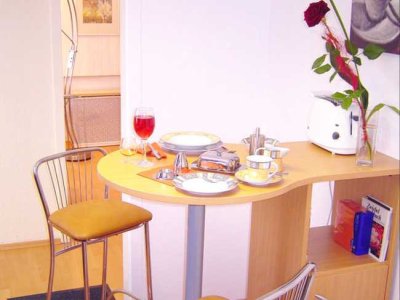 ERSTbezug nach KERNsanierung - 2 Zi - 4. OG mit kl. Balkon