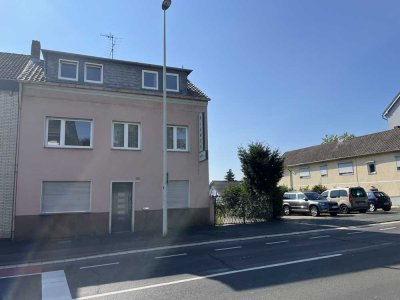 Renovierungsbedürftiges EFH (ca. 210 m²) und Baugrundstück für MFH in TOP-Lage Sonnenseite Limperich