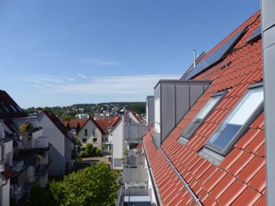 Ruhige Citylage 4 Zimmer Dachwohnung mit Balkon in Hofheim am Taunus