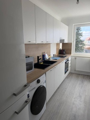 ERSTBEZUG NACH SANIERUNG - 2-Zimmerwohnung - schöner Ausblick - Loggia - Stellplatz