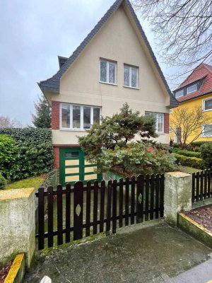 Lage, Lage, Lage! sanierungsbedürftiges Einfamilienhaus auf ca. 700 m² Grundstück, Südstadt-Rostock!
