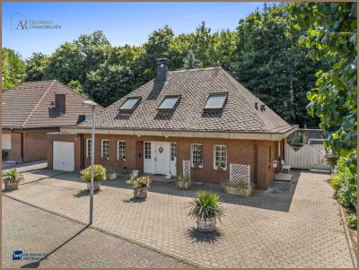 Großzügiges Einfamilienhaus mit separater Einliegerwohnung in Waldrandlage!