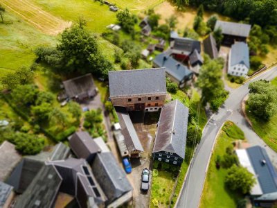 Geräumiges Haus mit beeindruckender Scheune und weitläufiger Wiese