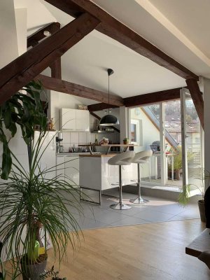 Helle Dachgeschosswohnung mit traumhafter Loggia