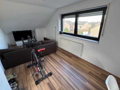 Attika-Wohnung (2,5 Zi.) in Moers, frisch renoviert