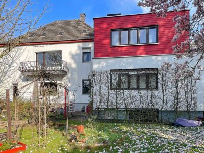 Stilvoll. Rentabel. Attraktiv gelegen. Einfamilienhaus mit exklusiver Einliegerwohnung