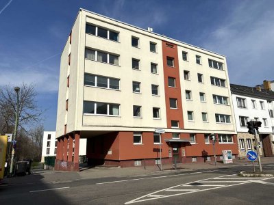 Kompaktes Apartment zentral in Frankfurt im 4. OG | mit Balkon + Aufzug | nähe U-Bahn