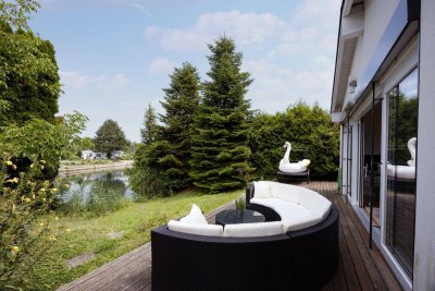 Urlaub das ganze Jahr: Schöner, moderner Bungalow auf Eigengrund, direkt am See