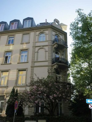 Bezugsfrei: Altbau Frankfurt-Westend, 5 Zimmer,  Balkon, Stuck, Parkett, Flügeltüren - von privat
