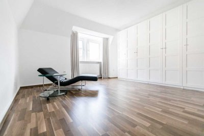 Teilmöblierte, sehr gepflegte 1,5-Zimmer-Wohnung mit kpl. EBK u. Fahrstuhl, Nähe Katharienenkirche