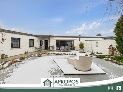 Offenes Wohnkonzept im Traumbungalow. Zwei Garagen und ein Traum von Garten