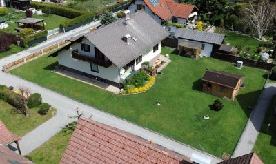 Großzügiges Einfamilienhaus mit herrlicher Gartenanlage in besonders sonniger und ruhiger Lage