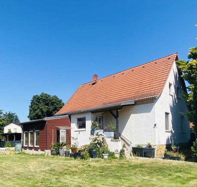 Familienidylle mit Pool, Sauna und Gartenparadies